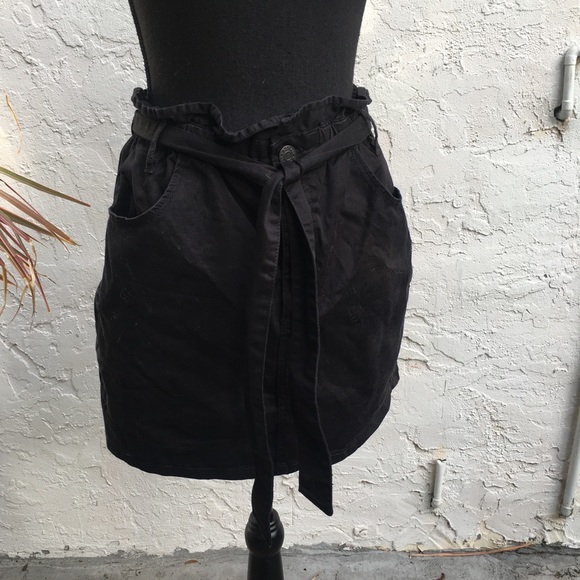 Garage Dresses & Skirts - Garage black skirt with matching belt 🦩